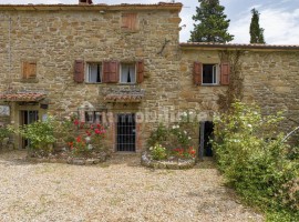 Vendita Casale in Località Santa Maria alla Rassinata Arezzo. Ottimo stato, posto auto, 420 m², rif.