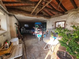 Vendita Casa colonica in Loc. Policiano Arezzo. Buono stato, posto auto, 400 m², rif. 101510481 Vend