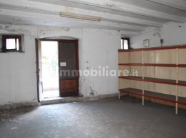 Vendita Casa colonica in Località Pratantico 47 Arezzo. Da ristrutturare, 354 m², rif. 107937381 Ven