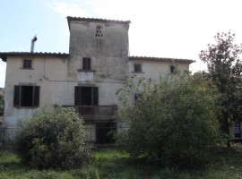 Vendita Casa colonica in Località Pratantico 47 Arezzo. Da ristrutturare, 354 m², rif. 107937381 Ven