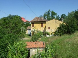 Vendita Casale in via Caduti del Mulinaccio 16 Arezzo. Da ristrutturare, 170 m², rif. 110226645 Vend