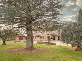 Vendita Villa plurifamiliare in Località Quarata Arezzo. Ottimo stato, posto auto, con terrazza, ris