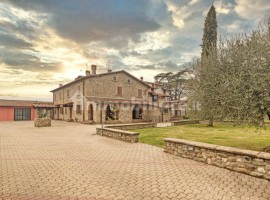 Vendita Villa plurifamiliare in Località Quarata Arezzo. Ottimo stato, posto auto, con terrazza, ris