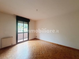 Vendita Appartamento Arezzo. Da ristrutturare, primo piano, posto auto, con terrazza, riscaldamento 