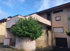 Vendita Appartamento Arezzo. Da ristrutturare, primo piano, posto auto, con terrazza, riscaldamento 