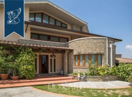 Vendita Villa unifamiliare Arezzo. Da ristrutturare, posto auto, riscaldamento autonomo, 730 m², rif