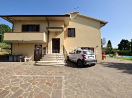 Vendita Villa unifamiliare in Località Puliciano 158E Arezzo. Ottimo stato, con terrazza, riscaldame