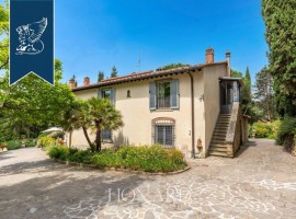 Vendita Villa unifamiliare Arezzo. Ottimo stato, con terrazza, riscaldamento autonomo, 550 m², rif. 