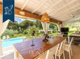 Vendita Villa unifamiliare Arezzo. Ottimo stato, con terrazza, riscaldamento autonomo, 550 m², rif. 