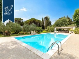 Vendita Villa unifamiliare Arezzo. Ottimo stato, con terrazza, riscaldamento autonomo, 550 m², rif. 