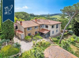 Vendita Villa unifamiliare Arezzo. Ottimo stato, con terrazza, riscaldamento autonomo, 550 m², rif. 