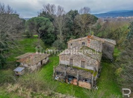 Vendita Casa colonica in Località Battifolle Arezzo. Da ristrutturare, posto auto, 320 m², rif. 1103