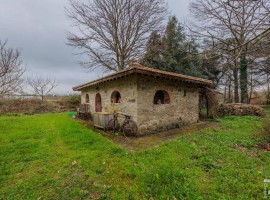 Vendita Casa colonica in Località Battifolle Arezzo. Da ristrutturare, posto auto, 320 m², rif. 1103