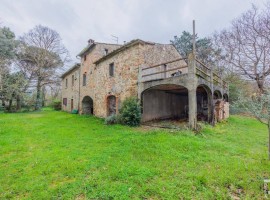 Vendita Casa colonica in Località Battifolle Arezzo. Da ristrutturare, posto auto, 320 m², rif. 1103