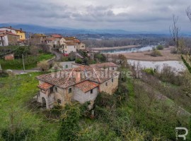 Vendita Rustico in Località Monte Sopra Rondine Arezzo. Da ristrutturare, posto auto, 600 m², rif. 1, Italy, Arezzo