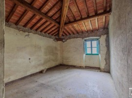 Vendita Rustico in Località Monte Sopra Rondine Arezzo. Da ristrutturare, posto auto, 600 m², rif. 1, Italy, Arezzo