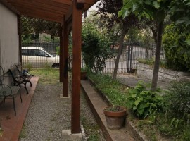 Vendita Terratetto unifamiliare in Località Rigutino Sud Arezzo. Da ristrutturare, posto auto, con t