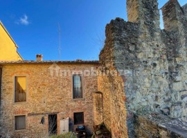 Vendita Terratetto unifamiliare in vicolo della Palestra 2 Arezzo. Ottimo stato, posto auto, con bal, Italia, Arezzo