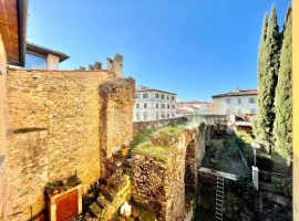 Vendita Terratetto unifamiliare in vicolo della Palestra 2 Arezzo. Ottimo stato, posto auto, con bal, Italia, Arezzo