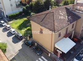 Vendita Terratetto unifamiliare in via degli Accolti Arezzo. Da ristrutturare, posto auto, con terra