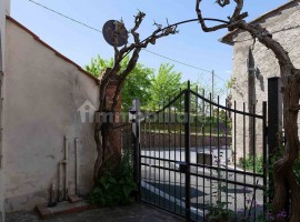 Vendita Terratetto unifamiliare in Località Quarata Arezzo. Buono stato, posto auto, con terrazza, r