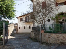 Vendita Terratetto unifamiliare in Località Quarata Arezzo. Buono stato, posto auto, con terrazza, r