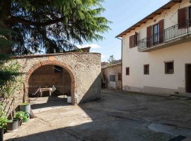 Vendita Terratetto unifamiliare in Località Quarata Arezzo. Buono stato, posto auto, con terrazza, r