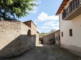 Vendita Terratetto unifamiliare in Località Quarata Arezzo. Buono stato, posto auto, con terrazza, r