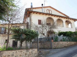 Vendita Terratetto unifamiliare in Località Quarata Arezzo. Buono stato, posto auto, con terrazza, r