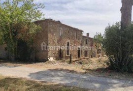 Vendita Casa colonica in Strada Vicinale della via Nuova Arezzo. Da ristrutturare, posto auto, 500 m