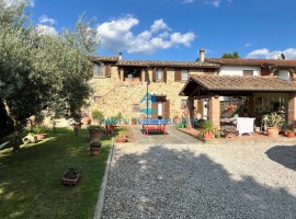 Vendita Terratetto unifamiliare Arezzo. Ottimo stato, con terrazza, riscaldamento autonomo, 212 m², 