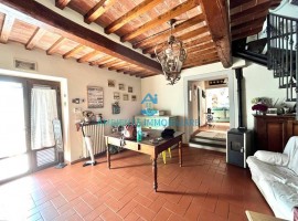 Vendita Terratetto unifamiliare Arezzo. Ottimo stato, con terrazza, riscaldamento autonomo, 212 m², 