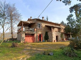 Vendita Casale in Località Tregozzano Arezzo. Buono stato, posto auto, 300 m², rif. 106195357 Vendit