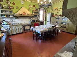 Vendita Casale in Località Tregozzano Arezzo. Buono stato, posto auto, 300 m², rif. 106195357 Vendit