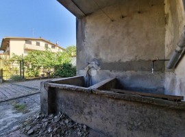 Vendita Terratetto plurifamiliare in via Pietramala 8 Arezzo. Da ristrutturare, con terrazza, riscal