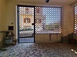 Vendita Terratetto plurifamiliare in via Pietramala 8 Arezzo. Da ristrutturare, con terrazza, riscal