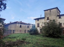 Vendita Terratetto plurifamiliare in Località Pratantico Arezzo. Da ristrutturare, posto auto, con b