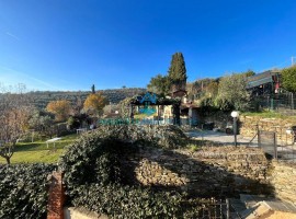 Vendita Casa colonica in via delle Conserve Arezzo. Ottimo stato, posto auto, 202 m², rif. 108049421