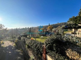 Vendita Casa colonica in via delle Conserve Arezzo. Ottimo stato, posto auto, 202 m², rif. 108049421