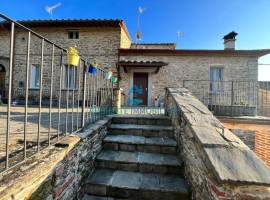 Vendita Casa colonica in via delle Conserve Arezzo. Ottimo stato, posto auto, 202 m², rif. 108049421