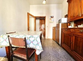 Vendita Appartamento in via Galliano Maggiore 14. Arezzo. Da ristrutturare, primo piano, con balcone