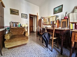 Vendita Appartamento in via Galliano Maggiore 14. Arezzo. Da ristrutturare, primo piano, con balcone