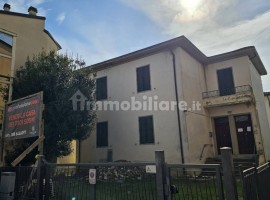 Vendita Villa bifamiliare in via Redi, 78 Arezzo. Posto auto, con terrazza, riscaldamento autonomo, 