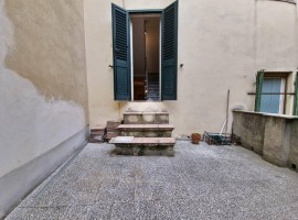 Vendita Appartamento Arezzo. Quadrilocale in via Trento e Trieste 10. Da ristrutturare, primo piano,