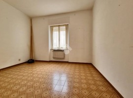 Vendita Appartamento Arezzo. Quadrilocale in via Trento e Trieste 10. Da ristrutturare, primo piano,