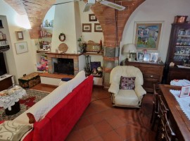 Vendita Casa colonica in Località Battifolle Arezzo. Buono stato, posto auto, 300 m², rif. 107395691