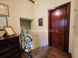 Vendita Villa bifamiliare in Località Agazzi Arezzo. Ottimo stato, posto auto, con balcone, riscalda