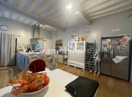 Vendita Casale in via delle Conserve Arezzo. Ottimo stato, posto auto, 202 m², rif. 110809689 Vendit