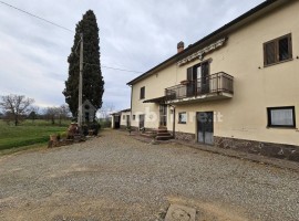 Vendita Terratetto unifamiliare in via degli Oppi Arezzo. Da ristrutturare, posto auto, con balcone,