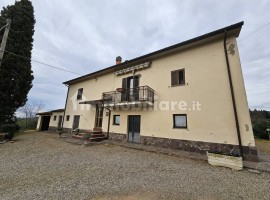 Vendita Terratetto unifamiliare in via degli Oppi Arezzo. Da ristrutturare, posto auto, con balcone,